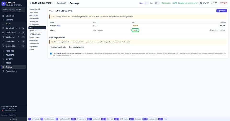 नया user list में आ गया — ताला लगा हुआ।